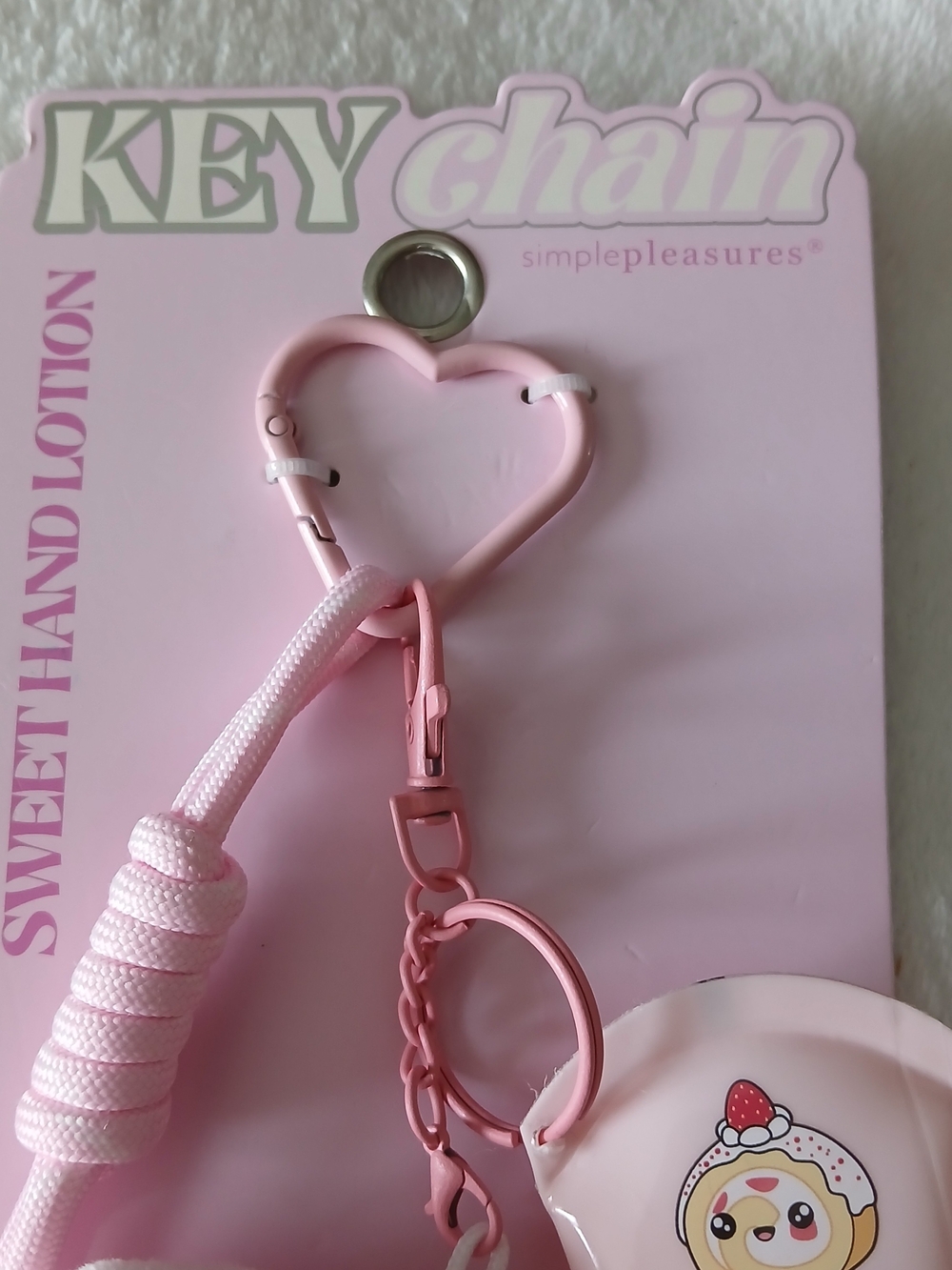 💚 KAWAII Sweet Heart & Stars Hand Lotion Keychain + Plush Charm Creamy Vanilla] - Picture 5 of 6